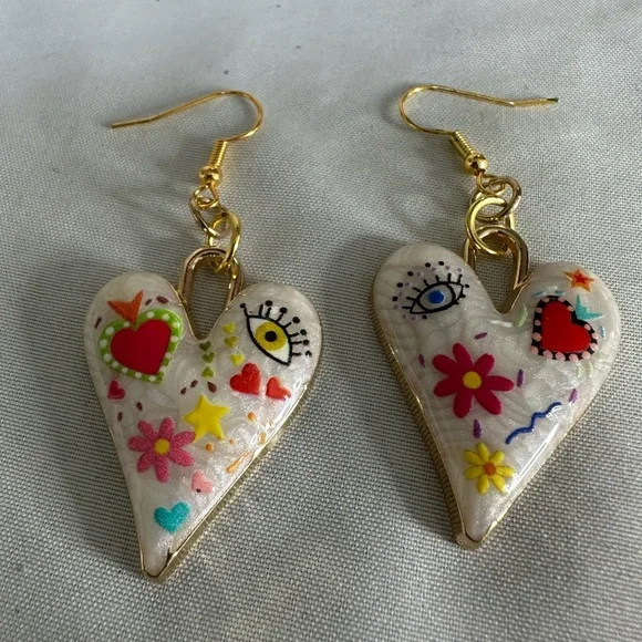 Funky modern vibe white heart earrings with inlaid designs - Picture 4 of 6